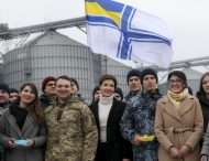 На фрегаті «Гетьман Сагайдачний» Марина Порошенко і українські студенти провели акцію на підтримку військовополонених моряків