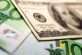 Курс в обменниках: Доллар подешевел на 9 копеек
