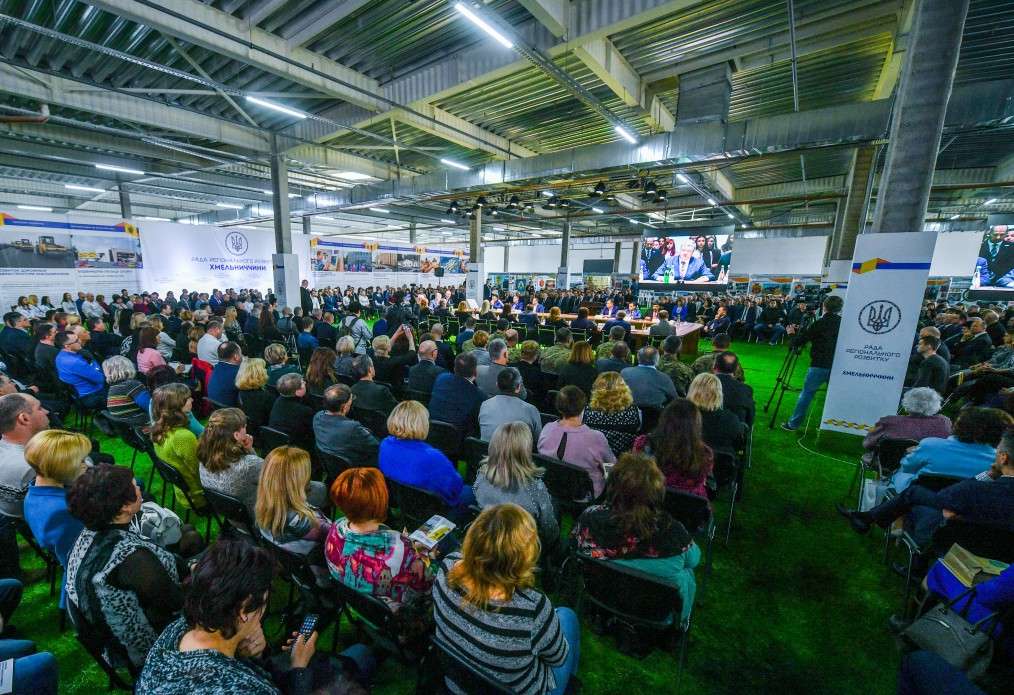 Президент відзначив героїзм бойових підрозділів Хмельниччини та подякував за їх підтримку Президент відзначив героїзм бойових підрозділів Хмельниччини та подякував за їх підтримку