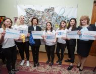 У Житомирі Марина Порошенко разом із донькою Євгенією взяли участь у флешмобі Lots of Socks до Міжнародного дня людей з синдромом Дауна