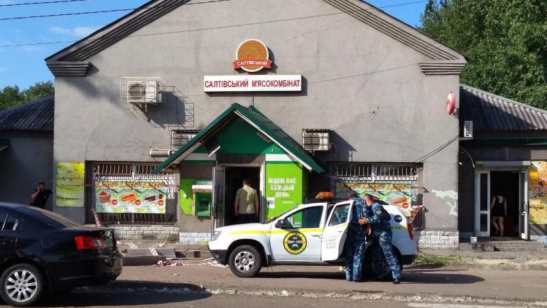 В Каменском рядом со школой взорвался банкомат. В Каменском рядом со школой взорвался банкомат.