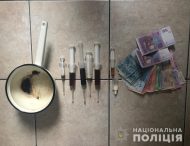 Дніпровські поліцейські затримали двох наркозбувачів .