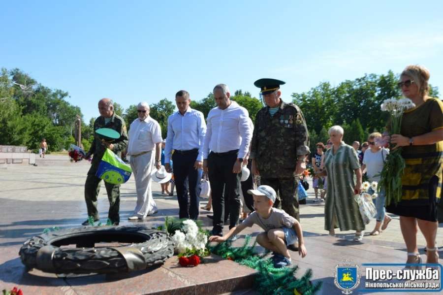 Нікопольці вшанували пам’ять жертв війни Нікопольці вшанували пам’ять жертв війни