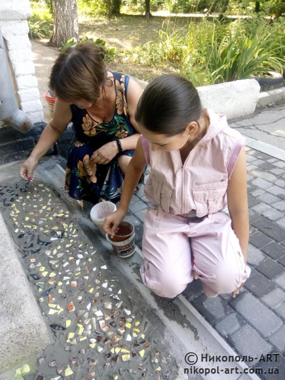 Новости Никополь.Мозаикой украсили библиотеку. Новости Никополь.Мозаикой украсили библиотеку.