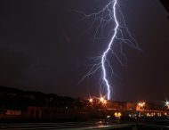 На Дніпропетровщині через грозу оголосили штормове попередження