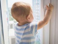 Як уберегти дитину від падіння з вікна? (КОРИСНО)
