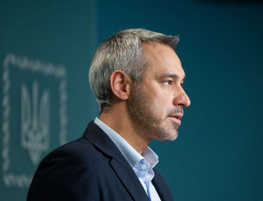 Антикорупційна стратегія повинна бути спрямована на максимальне переведення послуг в онлайн та охоплювати напрямки, що мають найбільші корупційні ризики – Руслан Рябошапка Антикорупційна стратегія повинна бути спрямована на максимальне переведення послуг в онлайн та охоплювати напрямки, що мають найбільші корупційні ризики – Руслан Рябошапка