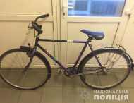Нікопольські поліцейські розшукали крадіїв, які від будівлі міськводоканалу викрали велосипед .