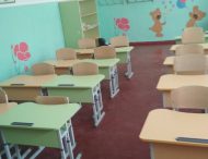 У школах Нікополя продовжують з’являтися нові меблі