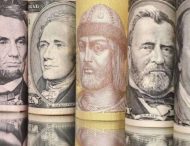 Зеленского просят сделать доллар национальной валютой