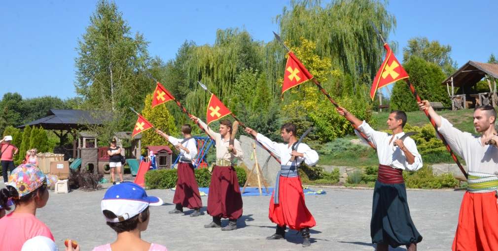 Дніпропетровська ОДА влаштувала для дітей-сиріт області яскраве козацьке свято (ФОТОРЕПОРТАЖ) Дніпропетровська ОДА влаштувала для дітей-сиріт області яскраве козацьке свято (ФОТОРЕПОРТАЖ)