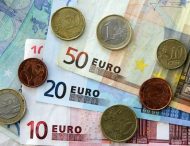 Евро обвалился к закрытию межбанка