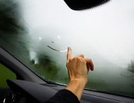Как водителям справляться с осенними неприятностями, которые приносит низкая температура