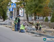 У Нікополі триває ремонт тротуарів