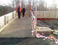 На мосту біля Станиці Луганської прибирають старі конструкції та відкрили тимчасовий перехід