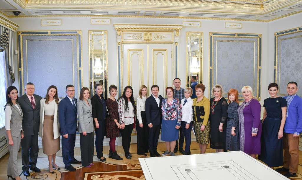 Ми дуже поважаємо професію вчителя як одну з найголовніших – Президент на зустрічі з освітянами Ми дуже поважаємо професію вчителя як одну з найголовніших – Президент на зустрічі з освітянами