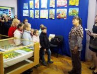 На Дніпропетровщині художниця разом з учнями створює особливі картини (Фото)