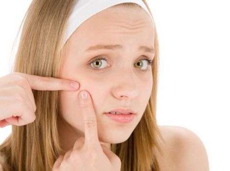 Причини появи прищів на обличчі Причини появи прищів на обличчі