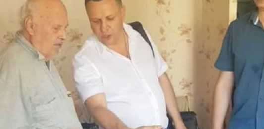 В РФ депутат подарил пенсионеру телевизор и приказал смотреть один канал В РФ депутат подарил пенсионеру телевизор и приказал смотреть один канал