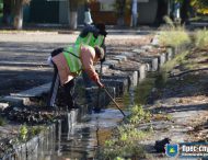 У Нікополі прочищають зливові каналізації