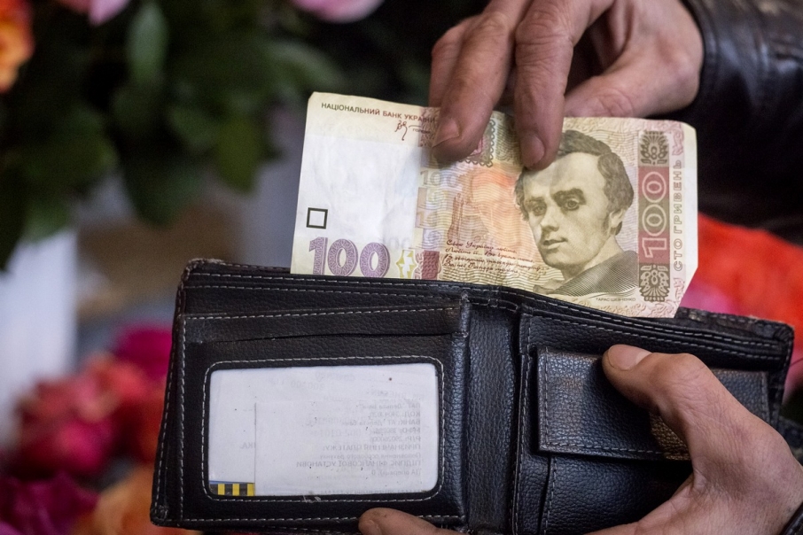 Мінімальна зарплата повинна бути не менше ніж 7,3 тис. грн Мінімальна зарплата повинна бути не менше ніж 7,3 тис. грн