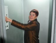 У Покрові продовжується капітальний ремонт ліфтів
