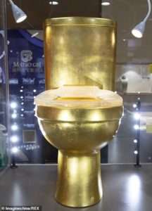 В Китае представили унитаз с 40 тысячами бриллиантов В Китае представили унитаз с 40 тысячами бриллиантов
