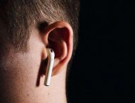 Науковці хочуть заборонити бездротові навушники