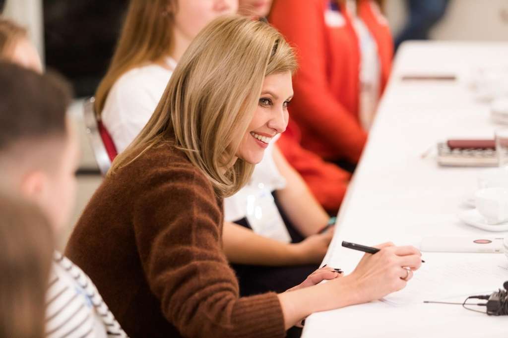 Дружина Президента обговорила зі школярами якість харчування у навчальних закладах Дружина Президента обговорила зі школярами якість харчування у навчальних закладах