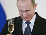 Путин оконфузился с бокалом шампанского