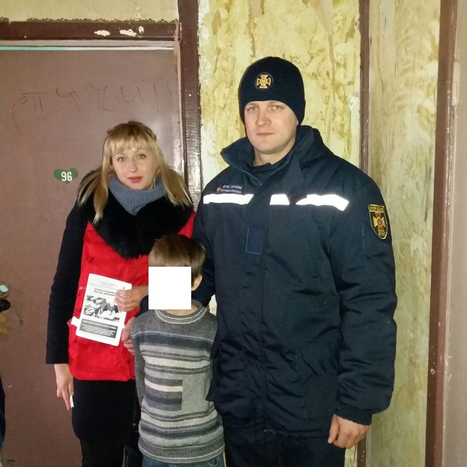 У Нікополі провели заходи з профілактики нещасних випадків з дітьми, які проживають в сім’ях, що опинилися в складних життєвих обставинах. У Нікополі провели заходи з профілактики нещасних випадків з дітьми, які проживають в сім’ях, що опинилися в складних життєвих обставинах.