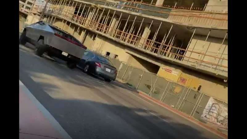 Пикап Tesla Cybertruck заметили на дороге общего пользования Пикап Tesla Cybertruck заметили на дороге общего пользования