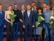 Дніпропетровська ОДА заохотила 40 провідних спортсменів і тренерів щорічною стипендією