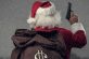«Счастливого Рождества»: американец ограбил банк и разбросал деньги по улице