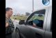 Полицейские в Калифорнии вместо штрафов дарили водителям по сто долларов