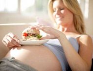 Чому вагітним шкідливо переїдати?