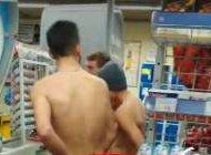 В запорожском супермаркете обнажённые парни устроили странную акцию
