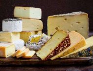 Чому людям корисно їсти сир?