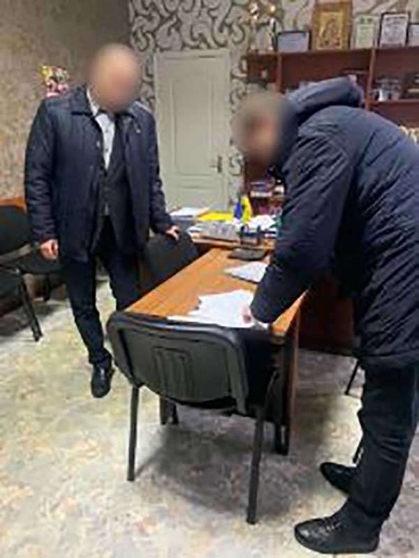 На Днепропетровщине задержали мэра-взяточника На Днепропетровщине задержали мэра-взяточника