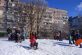 Благодаря выпавшему снегу, в Днепре можно увидеть исконно детские забавы (ФОТО)