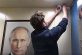 В сеть выложили реакцию людей на портрет Путина в лифте