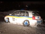 Мастер-класс: в Днепре слепили полицейскую машину из снега (ФОТО, ВИДЕО)