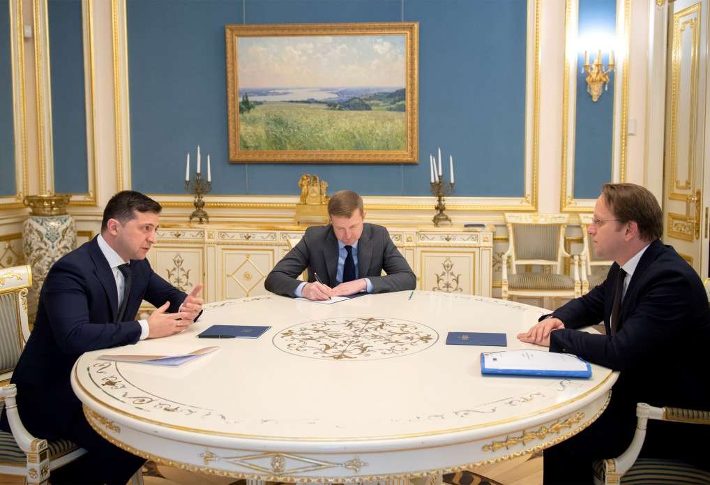 Президент України провів зустріч з Європейським комісаром з питань сусідства та розширення Президент України провів зустріч з Європейським комісаром з питань сусідства та розширення
