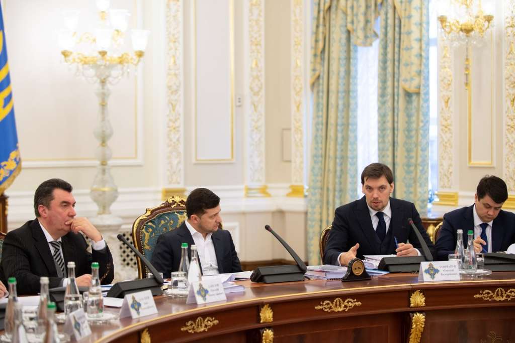 Володимир Зеленський: Ми повинні повернути додому українців з Уханя Володимир Зеленський: Ми повинні повернути додому українців з Уханя