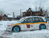 В Днепре из снега слепили патрульную машину и вызвали полицию