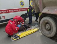 В центре Днепра грузовик раздавил мужчину. Появилось видео жуткой аварии (18+)