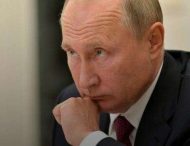 В сети высмеяли фотожабой конфуз Путина с плеткой