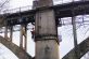 «Что-то варят»: оранжевые жилеты на железнодорожном мосту озадачили горожан (ФОТОФАКТ)