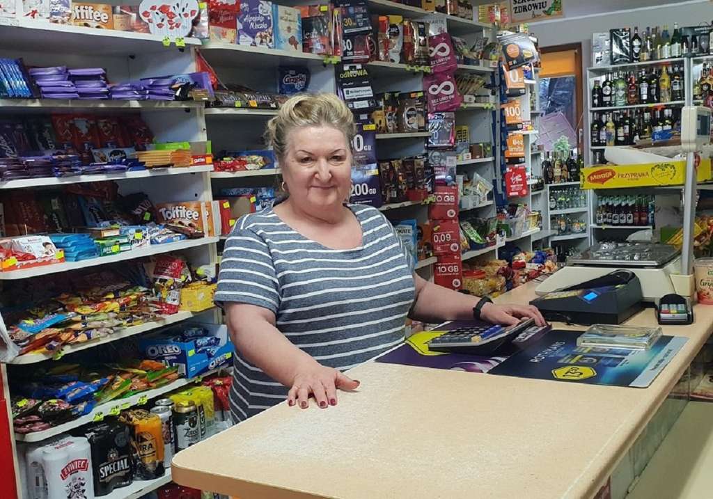 Польская «уборщица» дала отпор вооруженному грабителю: видео битвы стало хитом сети Польская «уборщица» дала отпор вооруженному грабителю: видео битвы стало хитом сети