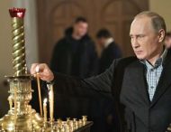 В сети высмеяли фотожабой церковный конфуз Путина
